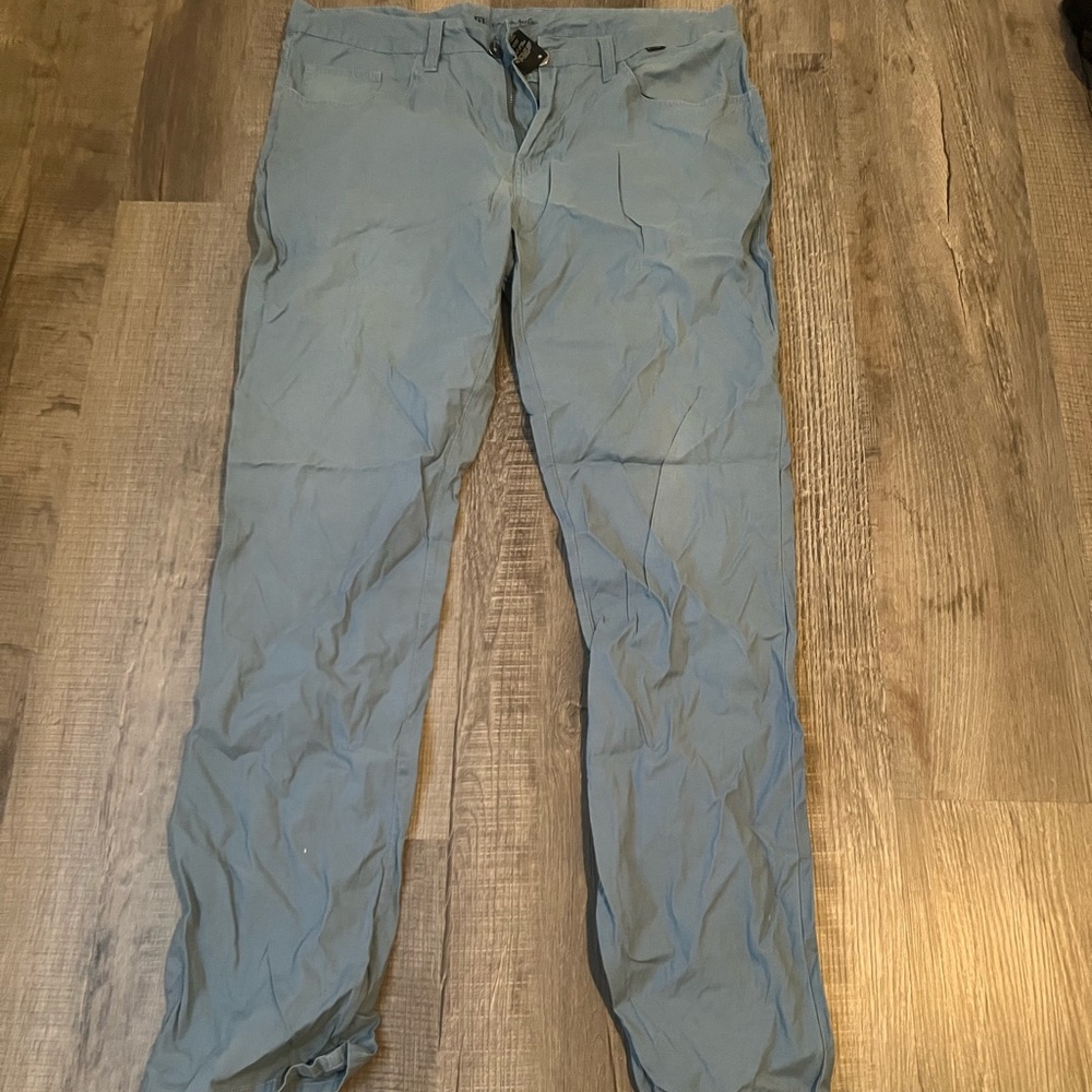 Men’s Travis Matthew pants